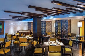 2 restaurantes; se sirven desayunos, almuerzos y brunches