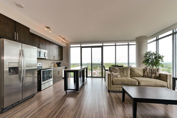 Apartment, 1 Bedroom | Living room | Plasma TV - Ovation at Park Crest by Bridgestreet (McLean)