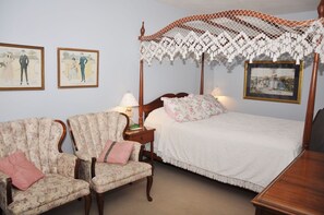 Deluxe Room, 1 Queen Bed | Individually decorated, individually furnished, free WiFi