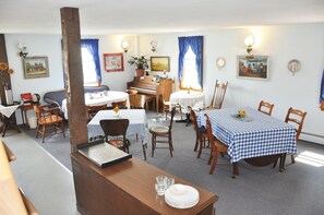 Free daily full breakfast - Die Heimat Country Inn (Homestead)