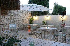 Outdoor dining - Peri Art Hotel (Cesme)