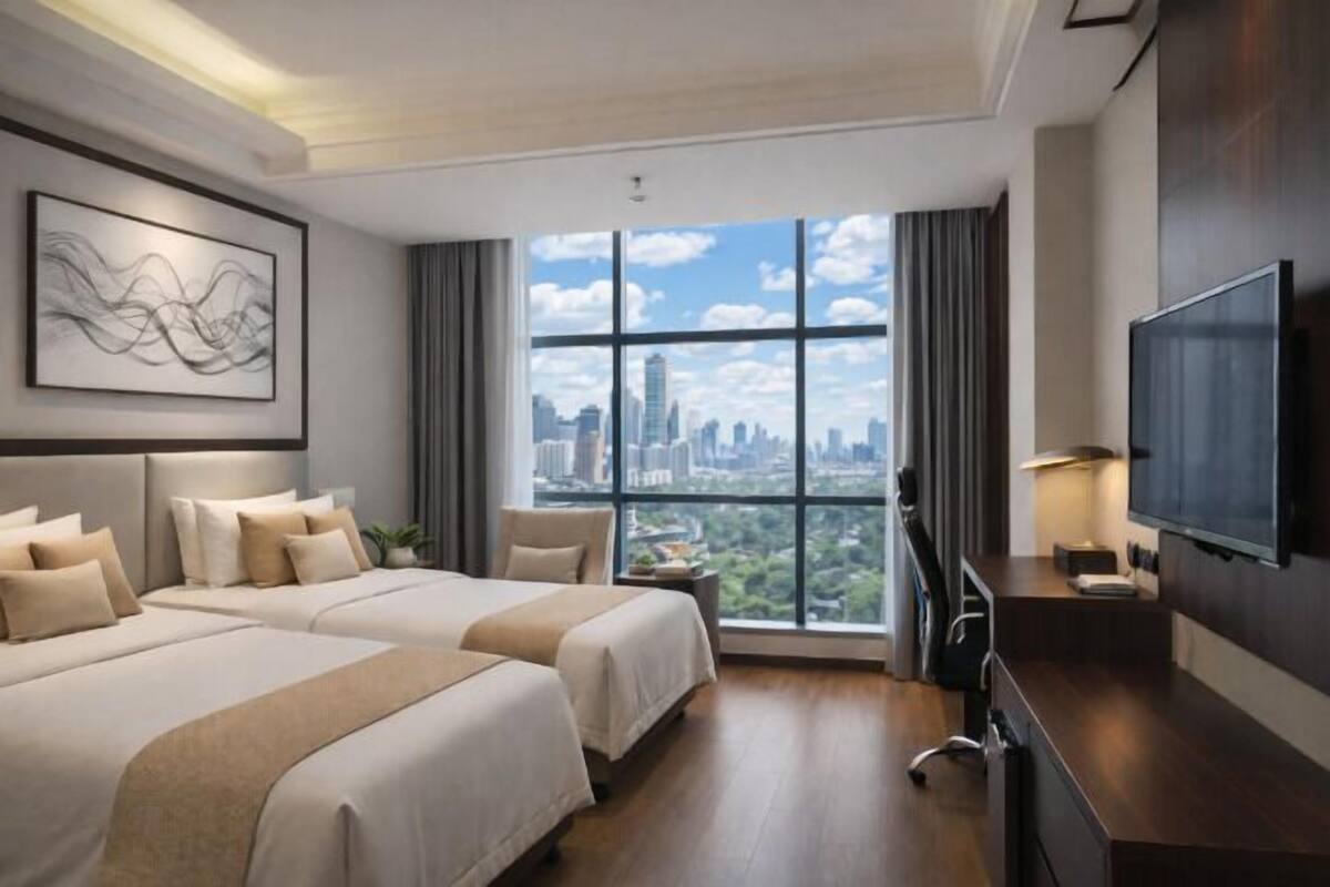 Minibar, in-room safe, alarm clocks