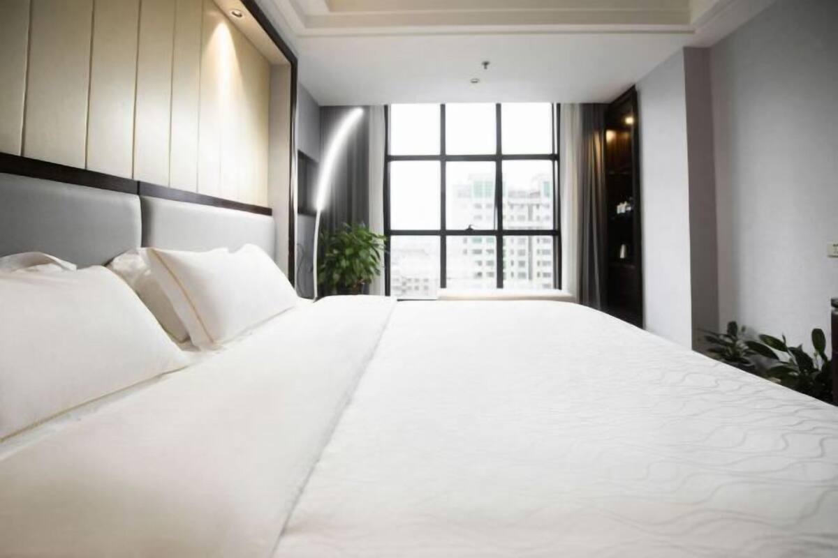 Minibar, coffres-forts dans les chambres, réveils
