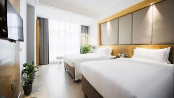 Minibar, in-room safe, alarm clocks