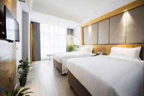 Minibar, caja de seguridad en la habitación y despertador