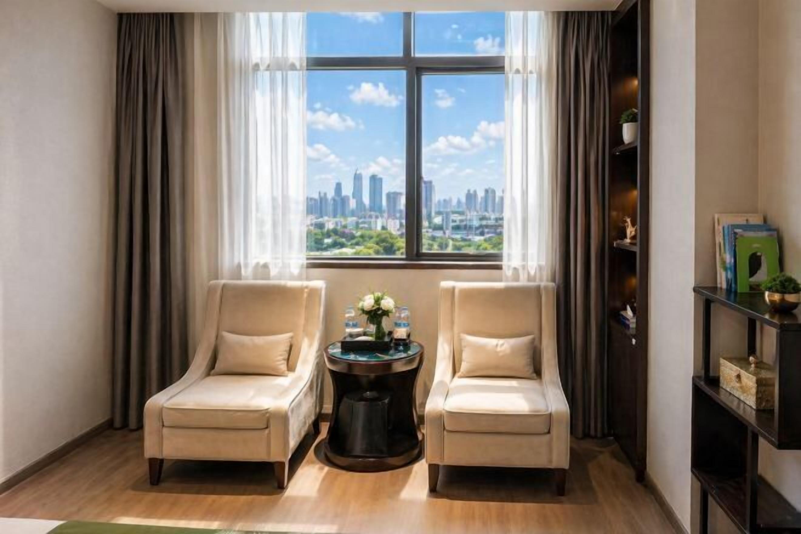 Minibar, két bảo mật tại phòng, đồng hồ báo thức 
