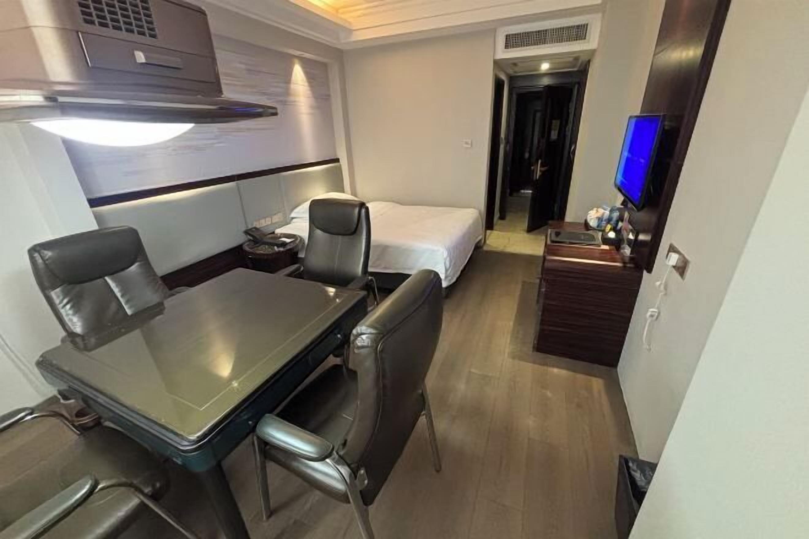 Minibar, in-room safe, alarm clocks