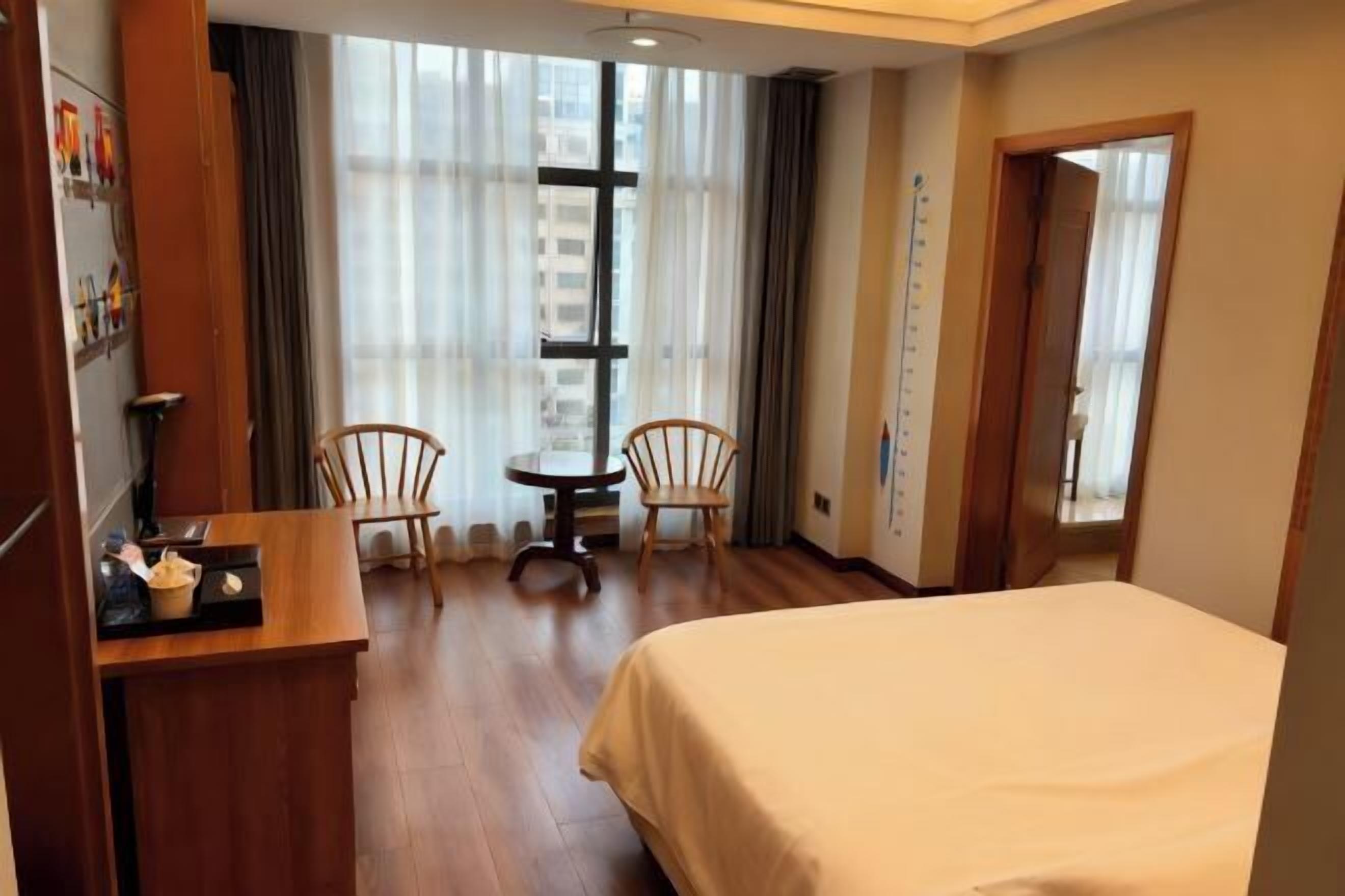 Minibar, in-room safe, alarm clocks