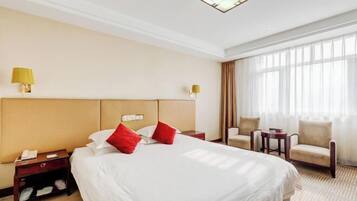 ミニバー、セーフティボックス (室内)、アラーム付き時計