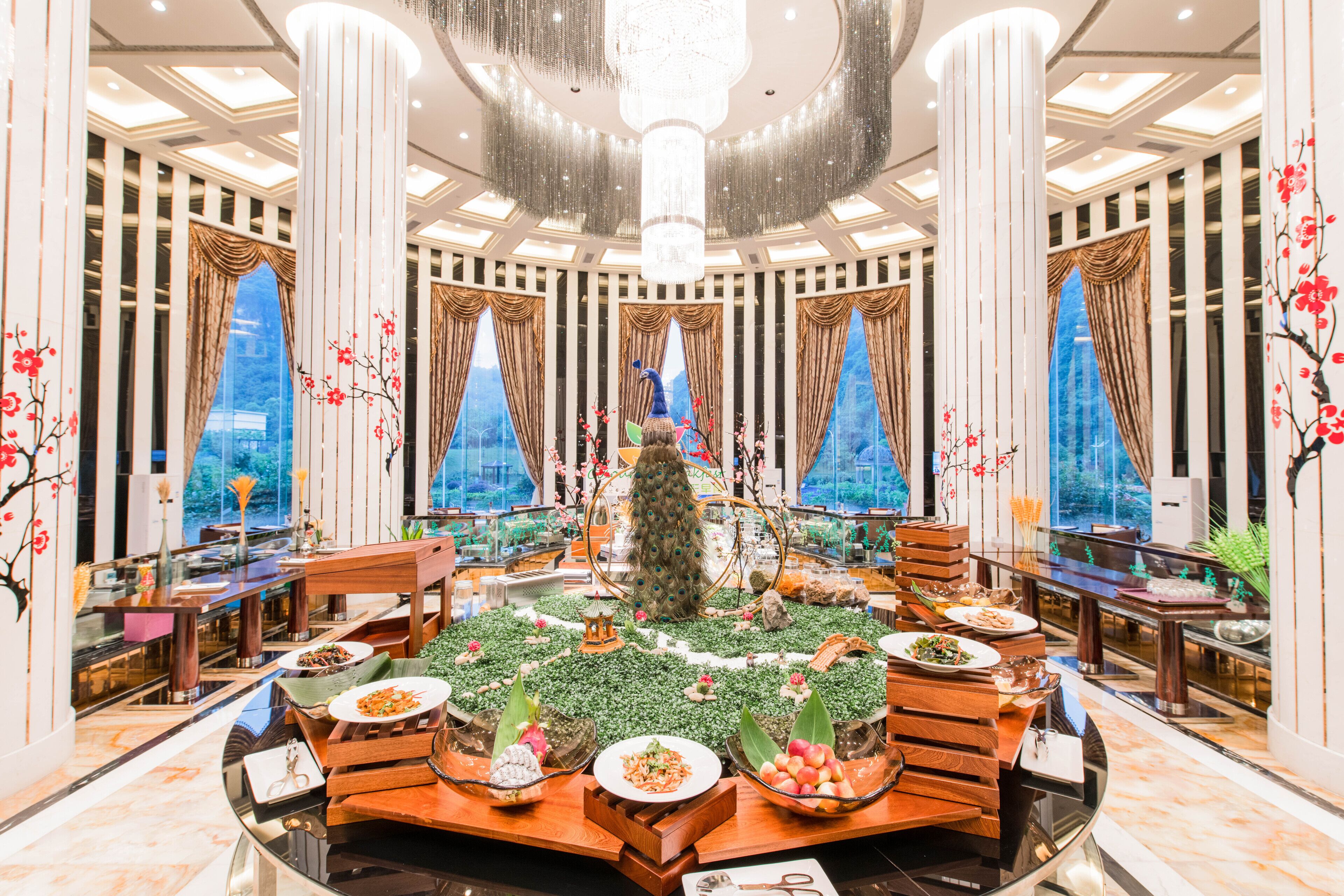 Breakfast, lunch, dinner served; local and international cuisine 