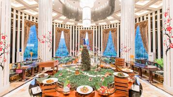 Breakfast, lunch, dinner served; local and international cuisine