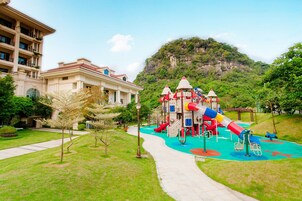 Área de juegos infantiles al aire libre