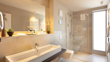 Junior Suite, Non Smoking | Bathroom