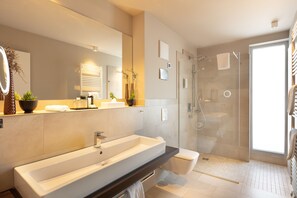 Junior Suite, Non Smoking | Bathroom - TOP CityLine Hotel Platzhirsch Fulda (Fulda)