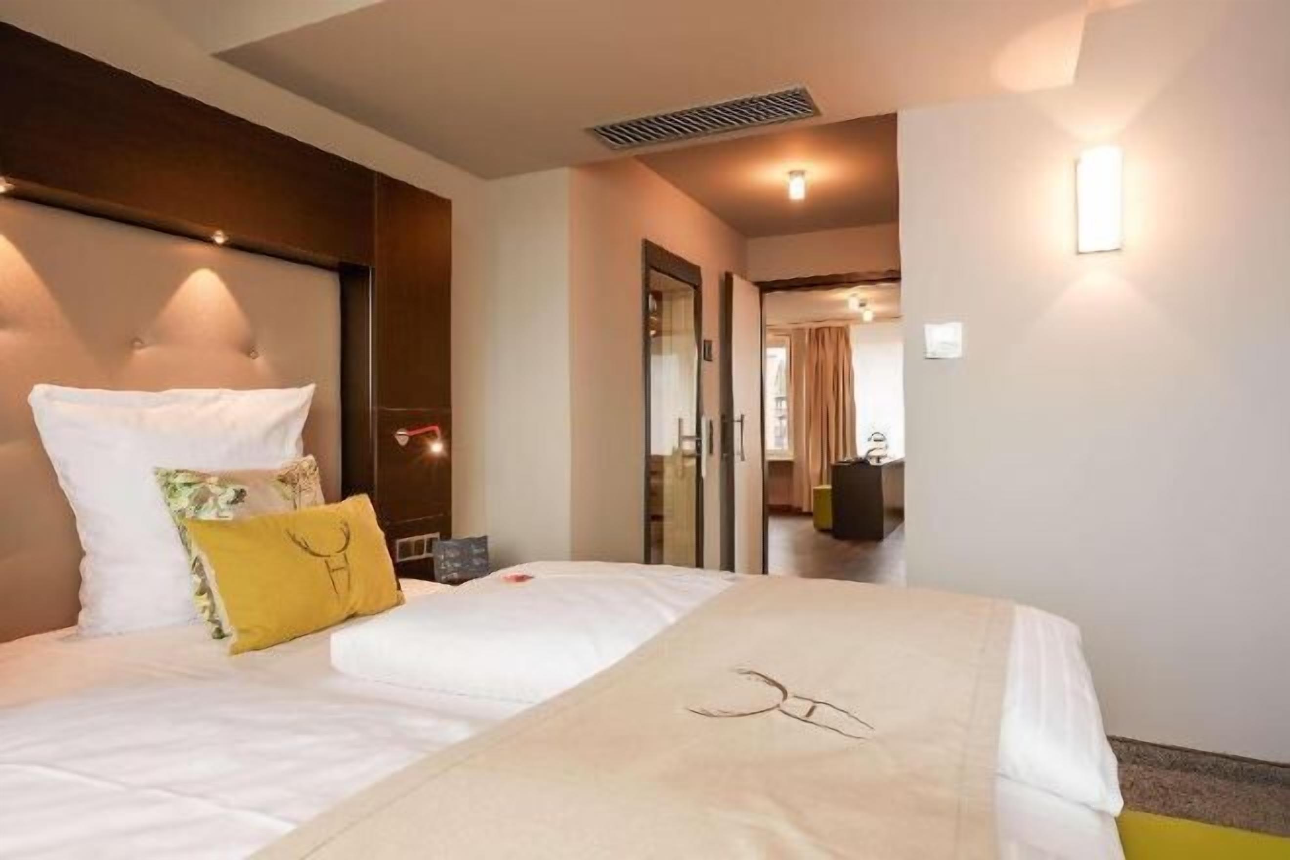 Premium bedding, minibar, in-room safe, desk