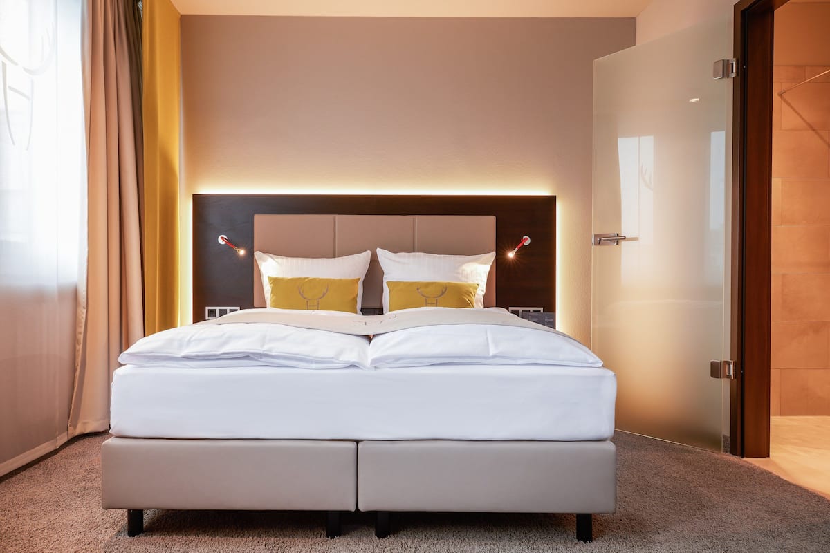 Premium bedding, minibar, in-room safe, desk