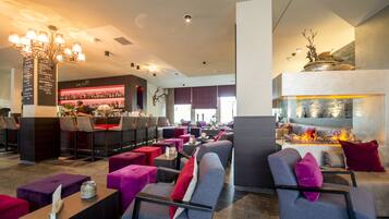 Hochwertige Bettwaren, Minibar, Zimmersafe, Schreibtisch