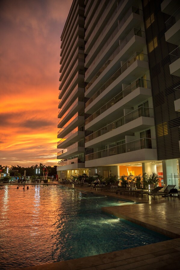 Superior-huone, 1 suuri parisänky ja vuodesohva | Näkymä parvekkeelta