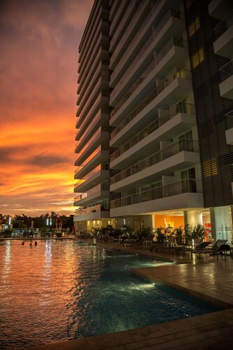 Courtyard By Marriott Santa Marta Resort