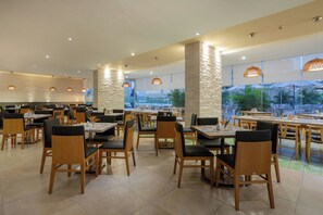 Breakfast, lunch, dinner served; international cuisine 