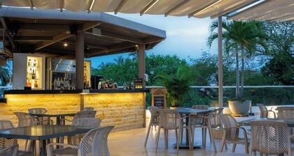 Courtyard By Marriott Santa Marta Resort