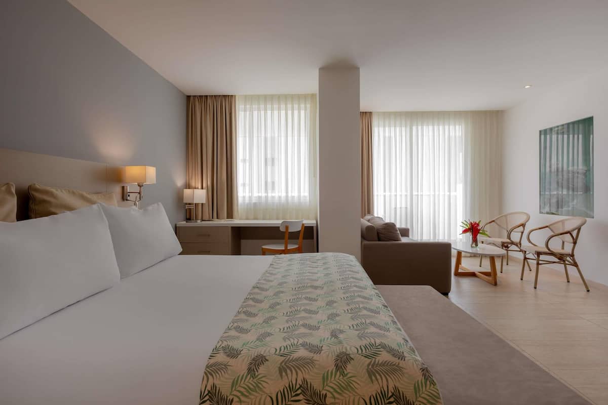 Deluxe Room, 1 Queen Bed with Sofa bed