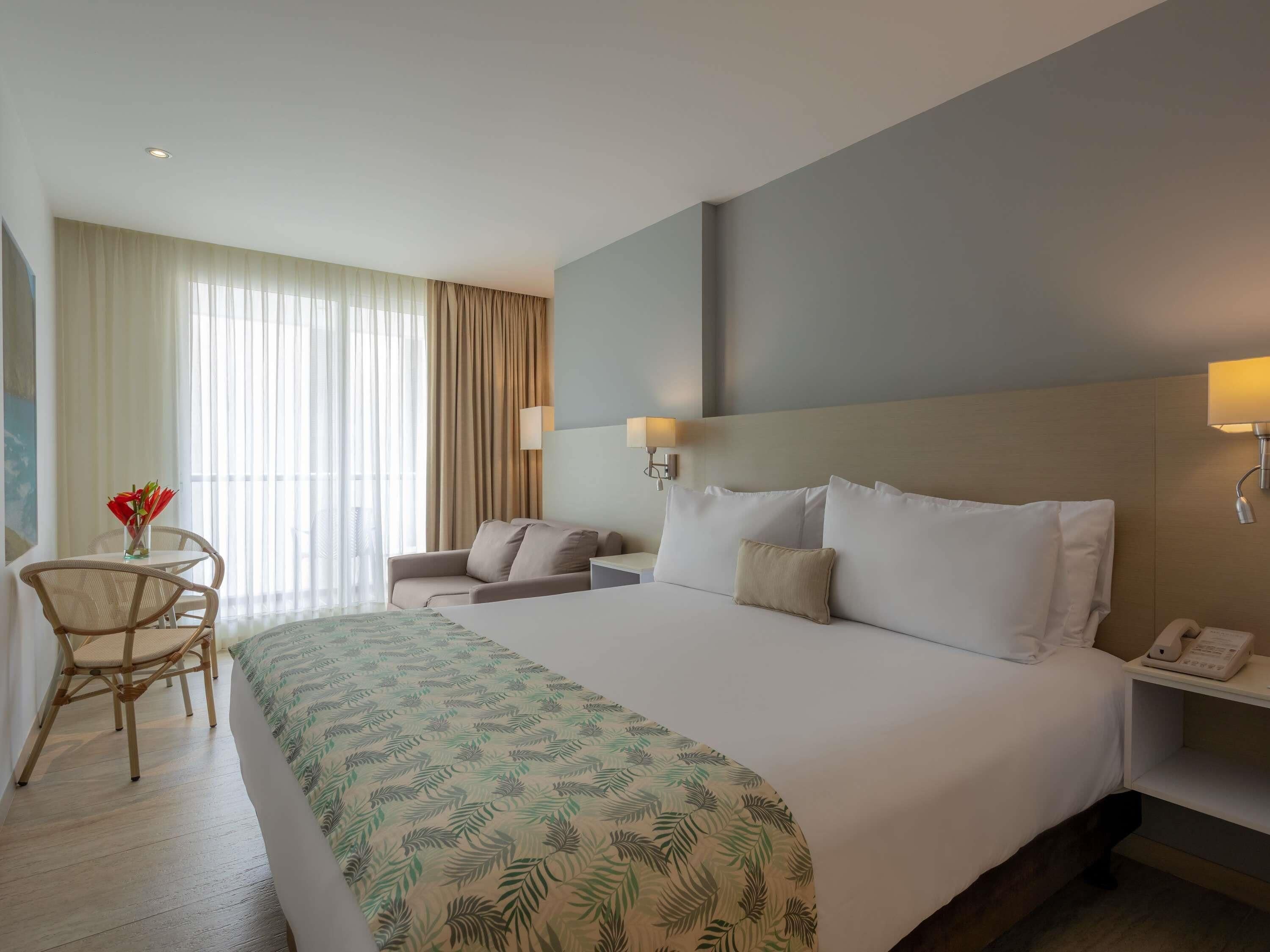 Superior-værelse - 1 kingsize-seng med sovesofa | Dundyner, minibar, pengeskab på værelset, skrivebord