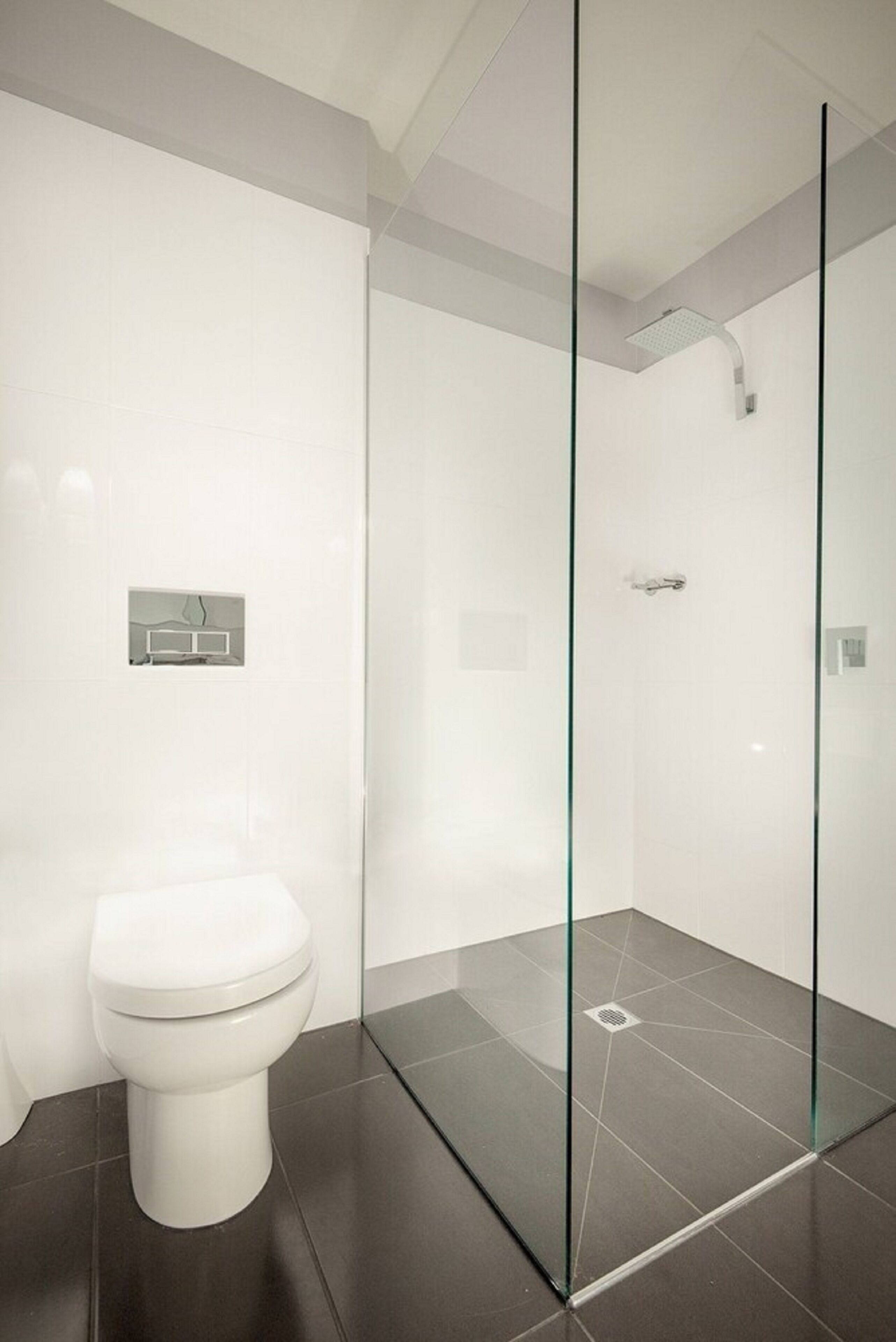 superior room, 1 king bed | bathroom shower