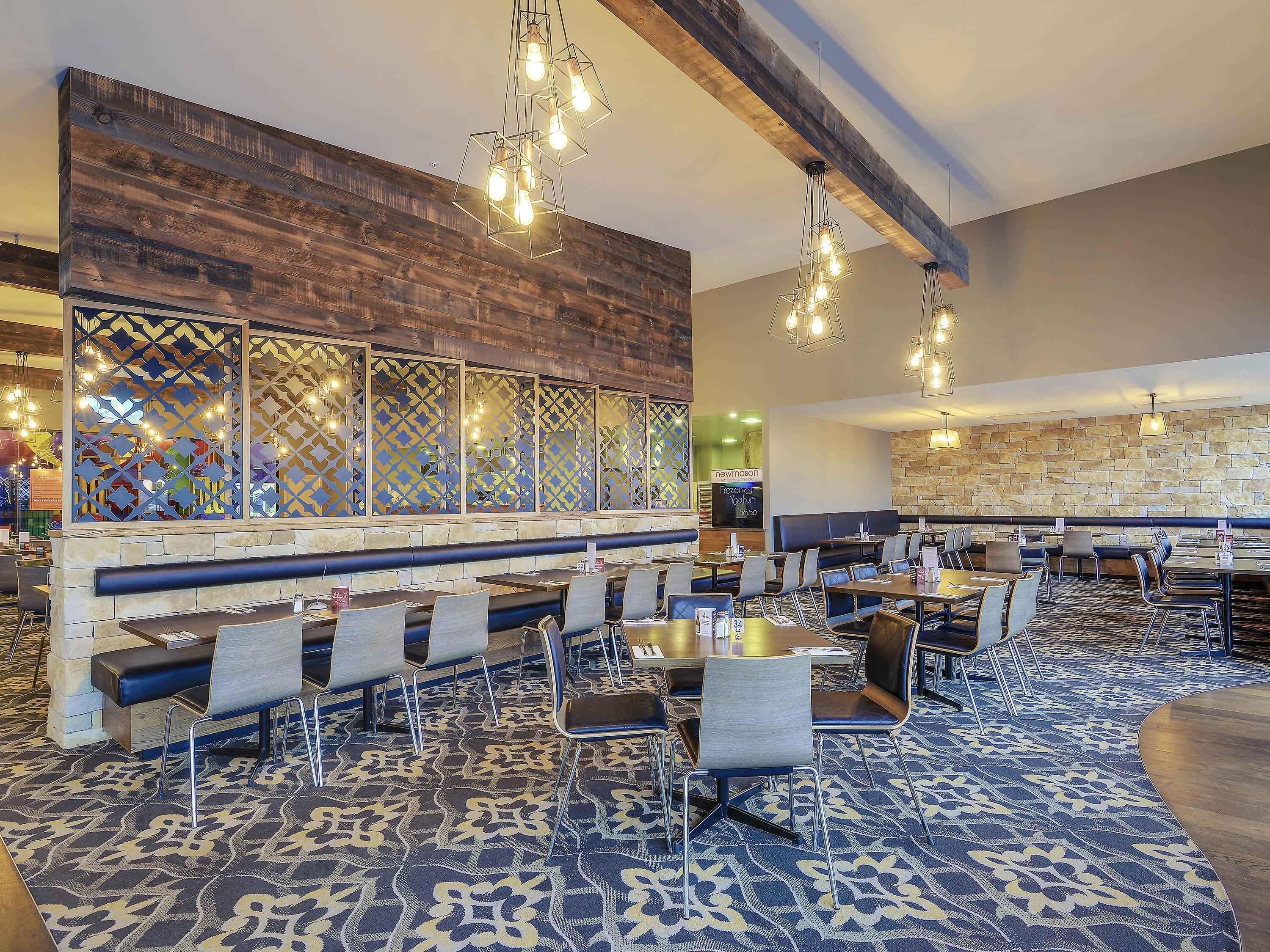 Breakfast, lunch, dinner served; international cuisine 