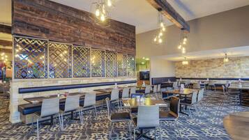 Breakfast, lunch, dinner served; international cuisine