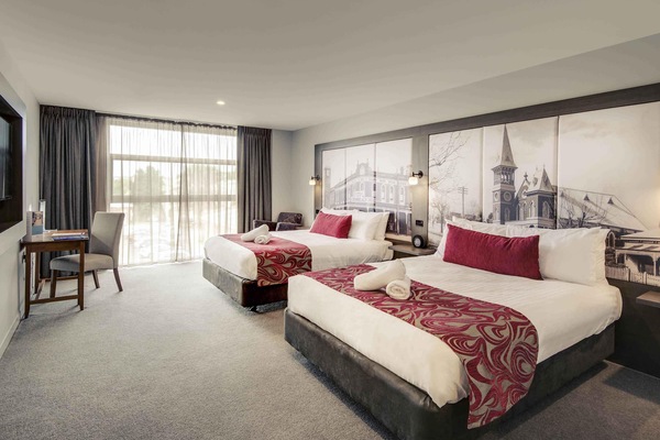 Habitación superior, 2 camas Queen size | Sábanas de algodón egipcio, ropa de cama de alta calidad y minibar