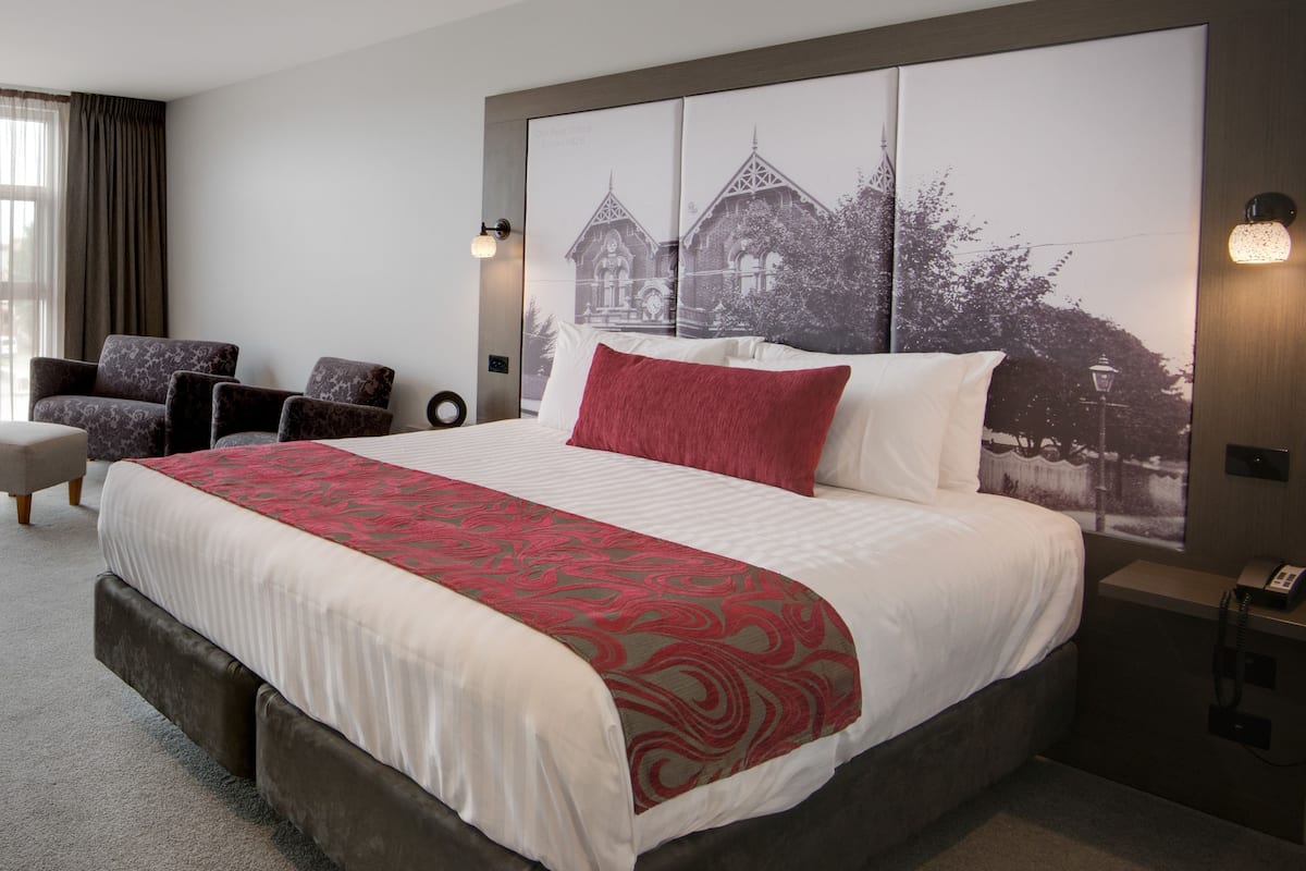 1 bedroom, egyptian cotton sheets, premium bedding, minibar