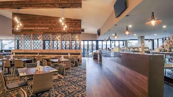 Breakfast, lunch, dinner served; international cuisine