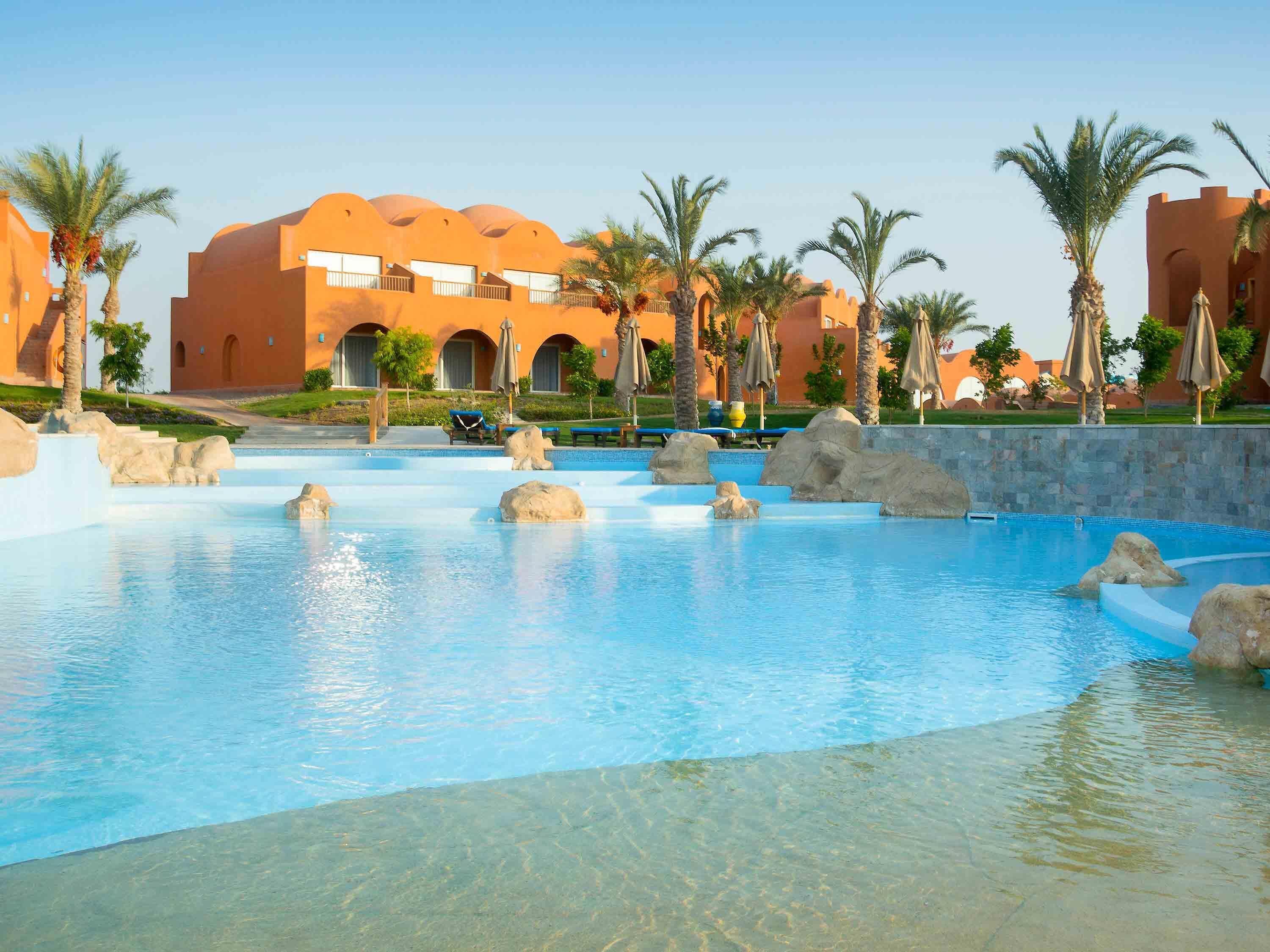 Indoor pool, 3 outdoor pools, pool umbrellas, pool loungers