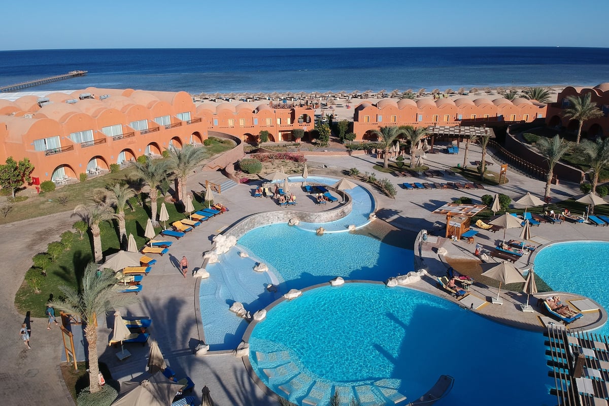 Artículos del minibar gratis y caja de seguridad en la habitación