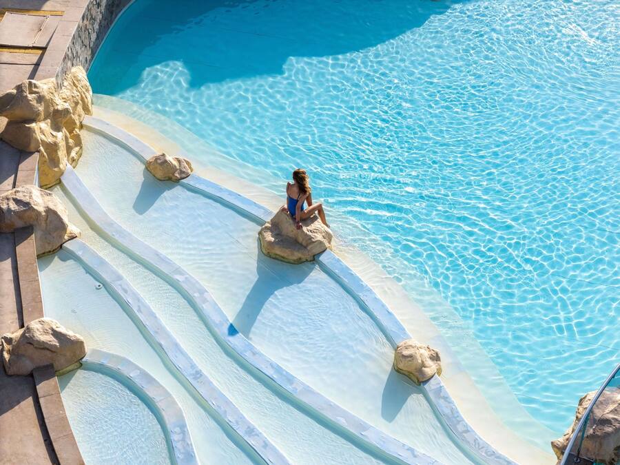 Indoor pool, 3 outdoor pools, pool umbrellas, pool loungers