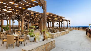 2 restaurants, breakfast, lunch, dinner served; international cuisine