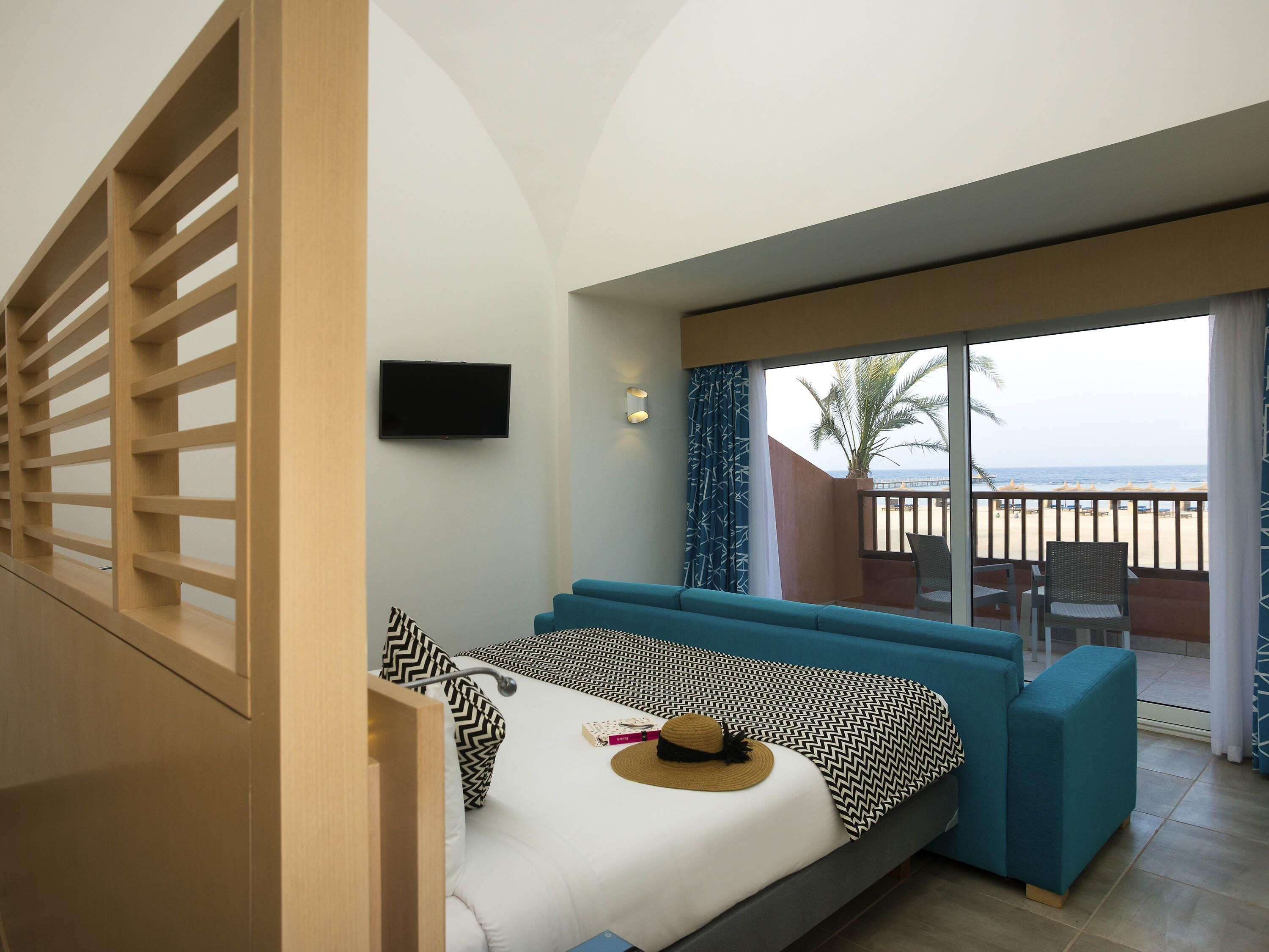 Deluxe Suite, 1 King Bed, Balcony, Sea View | Free minibar items, in-room safe, desk, iron/ironing board