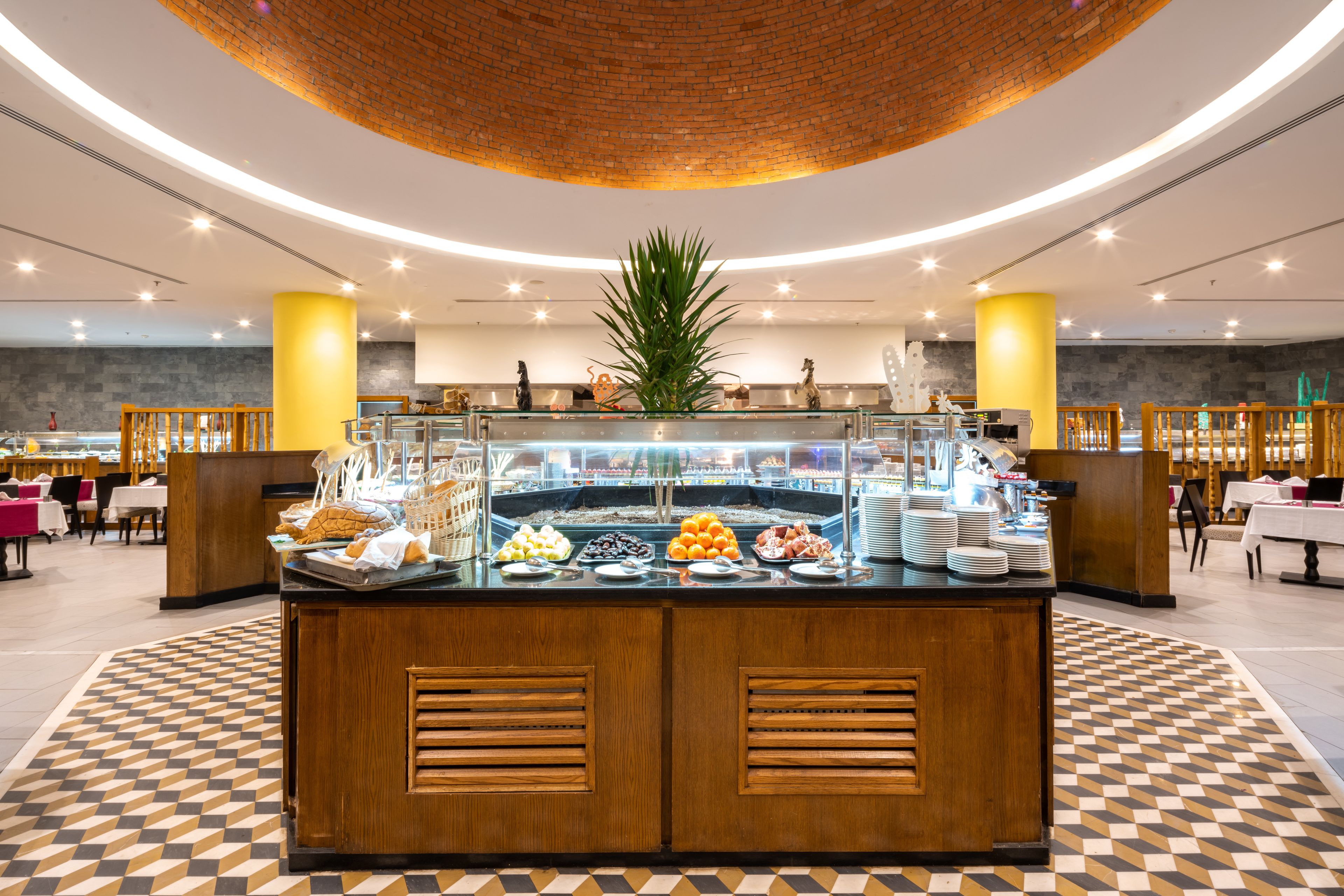 2 restaurants, breakfast, lunch, dinner served; international cuisine