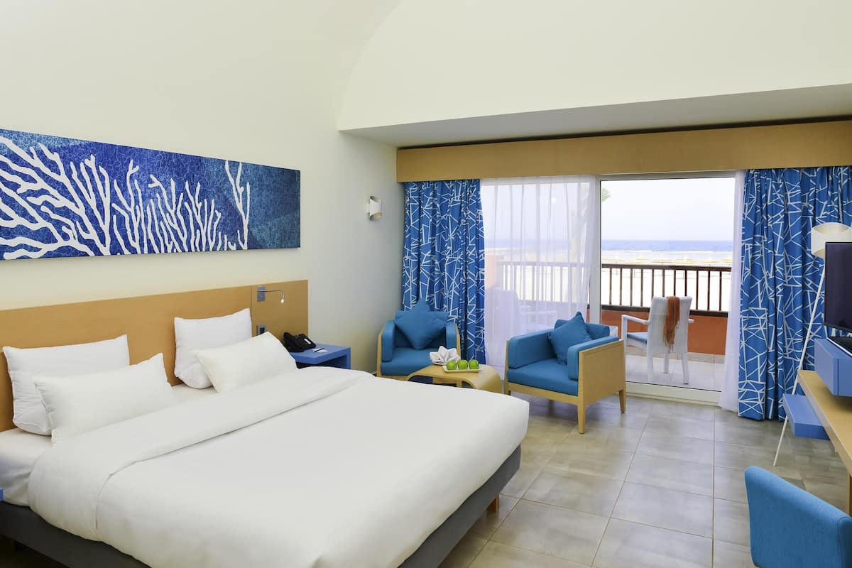 标准房, 2 张单人床 (Sea Front) | 免费迷你吧物品、客房内保险箱、办公桌、熨斗/熨板