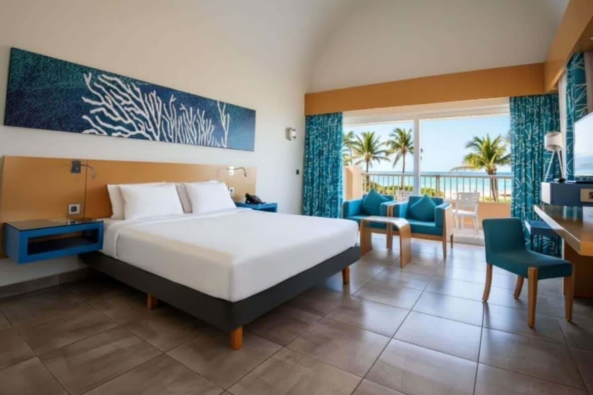 Standard Room, 1 Queen Bed, Sea View | Free minibar items, in-room safe, desk, iron/ironing board