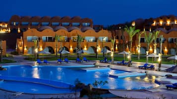 Indoor pool, 3 outdoor pools, pool umbrellas, pool loungers