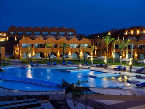 Indoor pool, 3 outdoor pools, pool umbrellas, sun loungers - Novotel Marsa Alam Beach Resort (El Quseir)