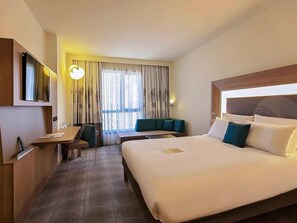 Habitación superior, 1 cama de matrimonio con sofá cama | Ropa de cama de alta calidad, minibar, caja fuerte y escritorio