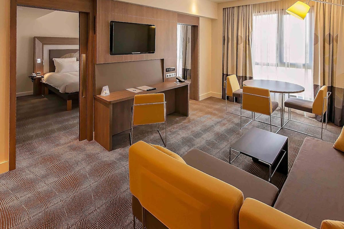 Premium bedding, minibar, in-room safe, desk