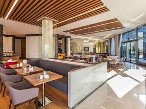 Breakfast, lunch, dinner served; international cuisine - Novotel Diyarbakir (Diyarbakir)