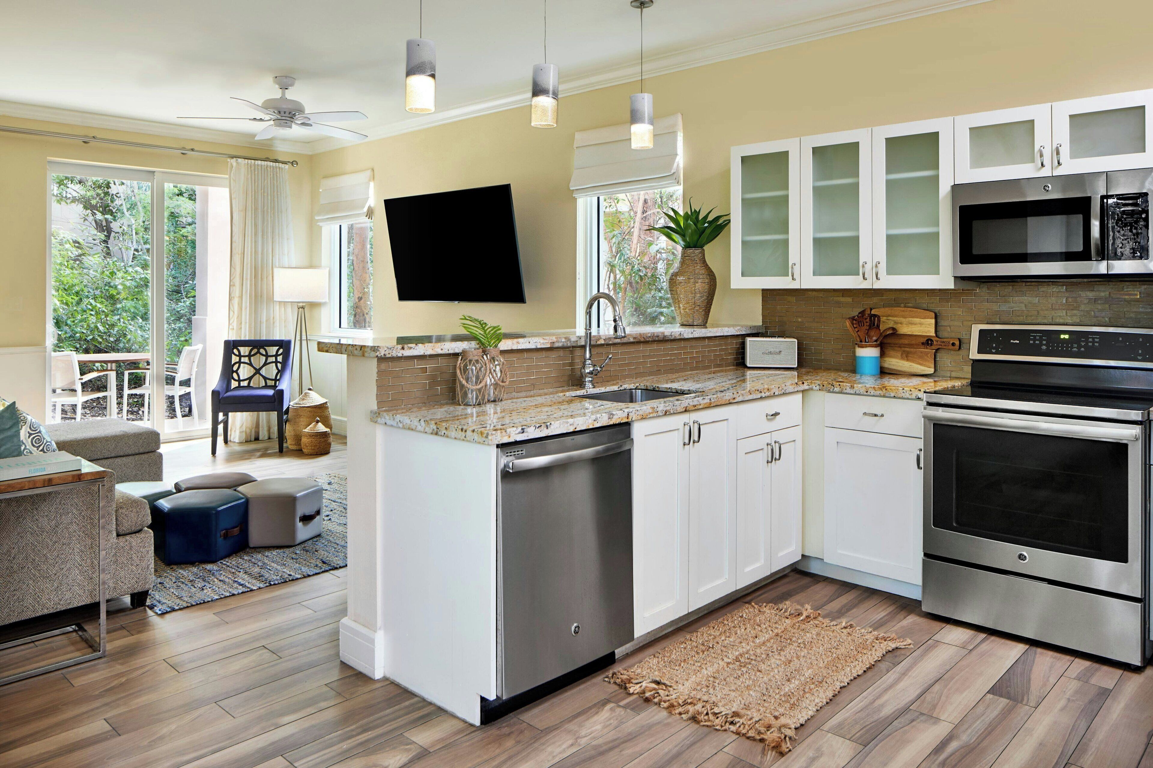 villa, 1 bedroom | living area | 47-inch smart tv with cable channels, tv, netflix