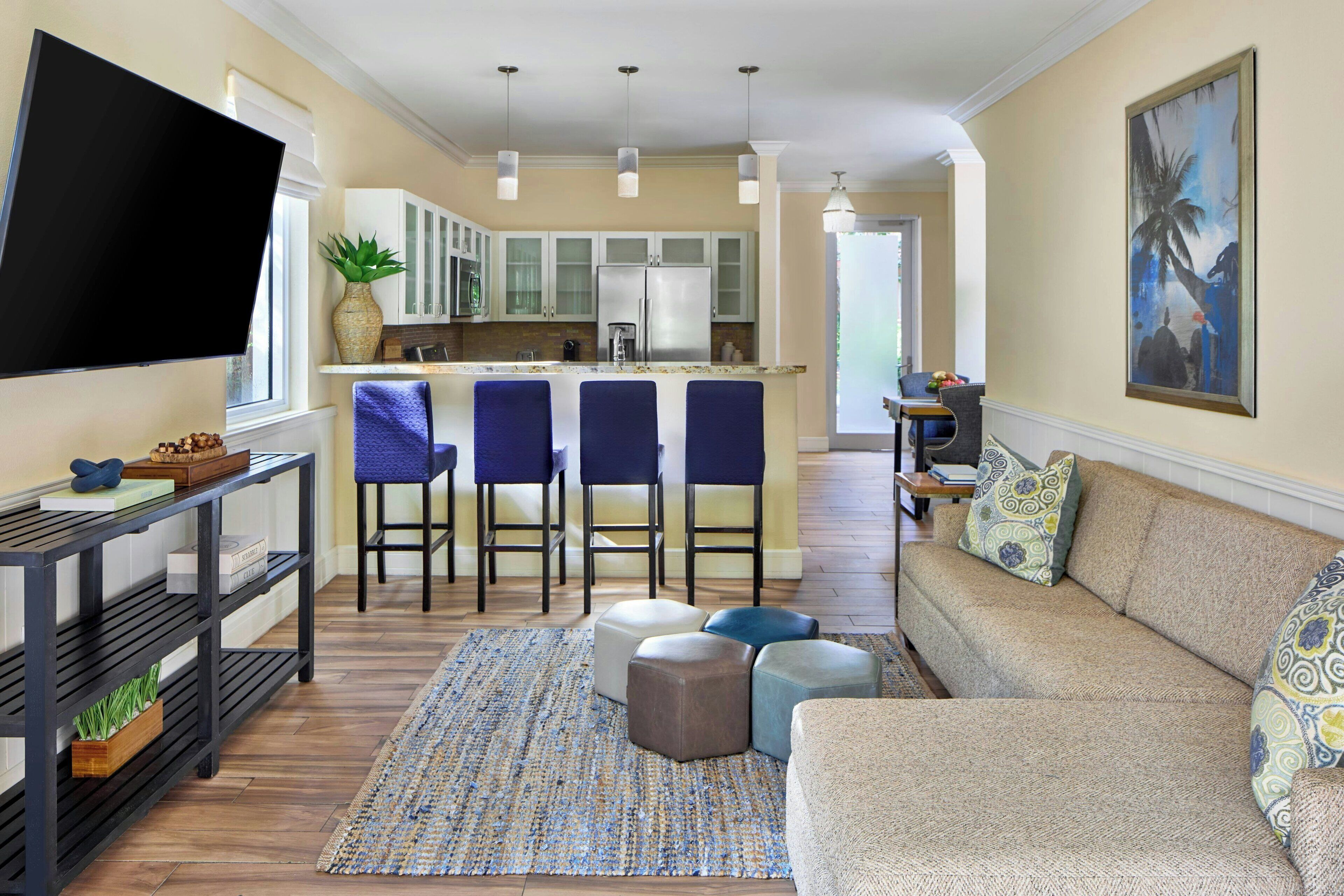 villa, 1 bedroom | living room | 47-inch smart tv with cable channels, tv, netflix