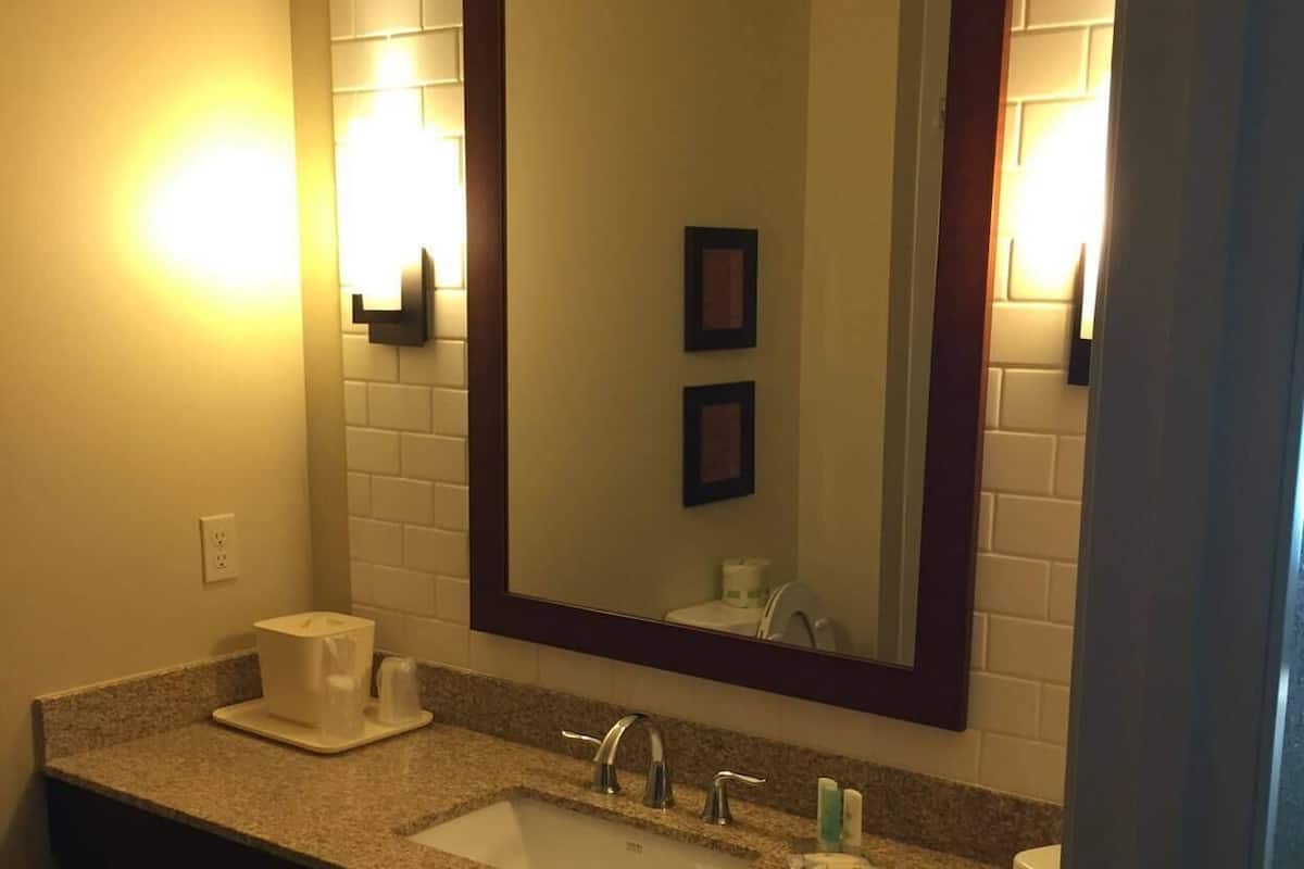 Bathroom | Free toiletries, hair dryer, towels