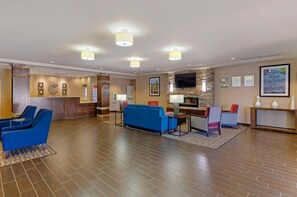 Lobby - Comfort Inn & Suites Lynchburg Airport - University Area (Lynchburg)